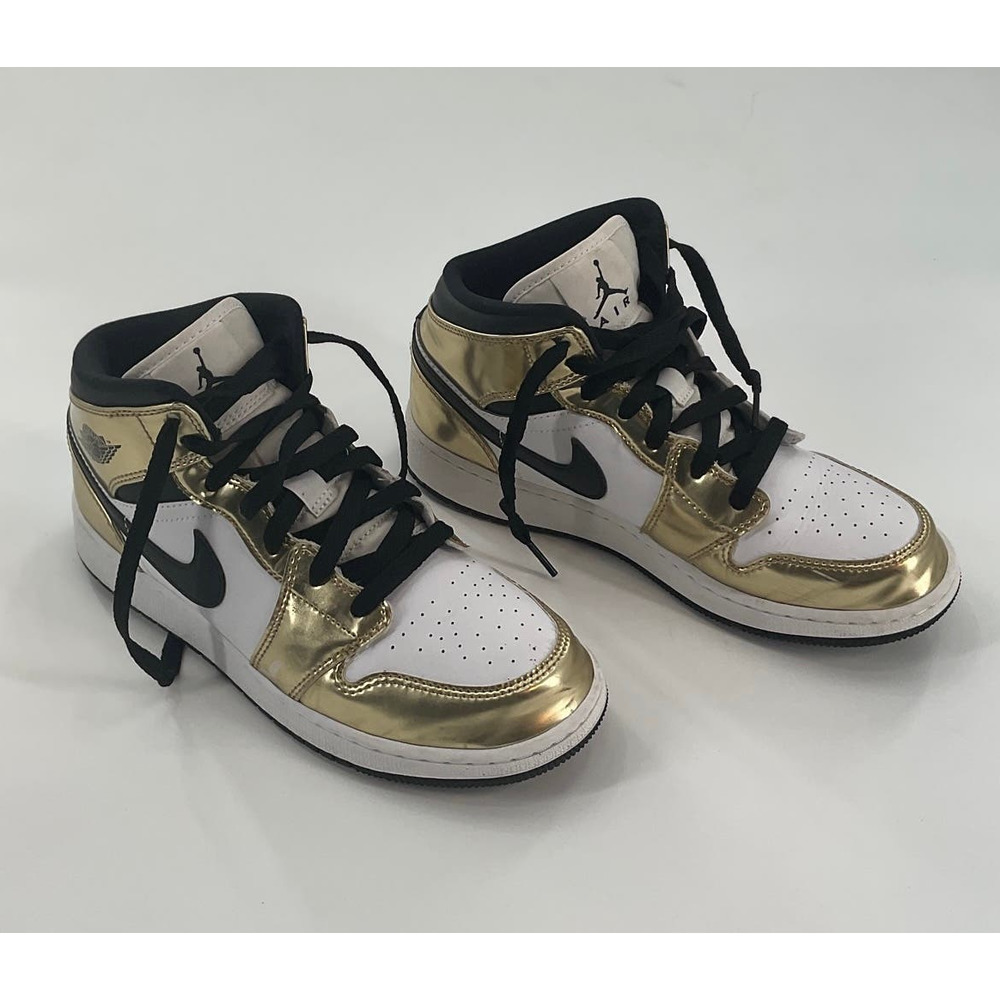 Air Jordon high top Gold black 5.5 Y